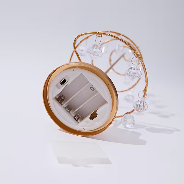Luminária Elegante de Árvore de Natal em Metal – LED Branco Quente com Ornamentos de Cristal