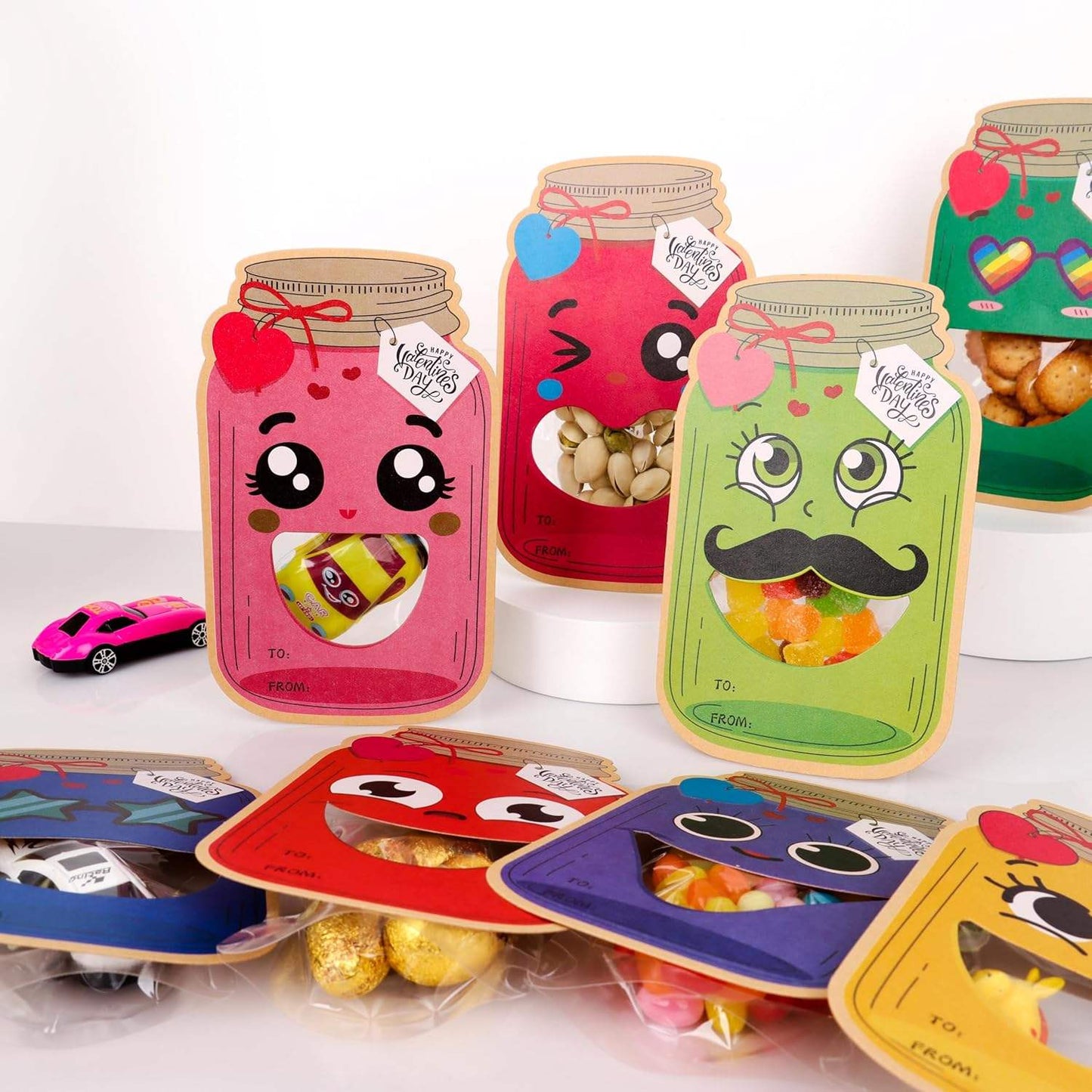 Conjunto de oferta para troca em sala de aula para crianças – Saquinhos de guloseimas DIY com cartões de personagens divertidos para meninos, meninas e crianças pequenas