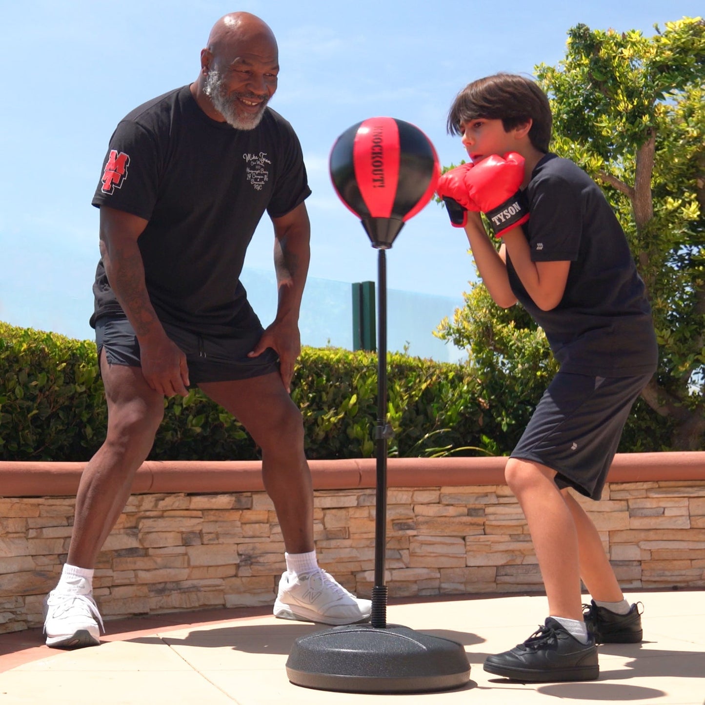 Conjunto de Boxe para Crianças com Luvas e Saco de Reflexo com Suporte de Altura Ajustável