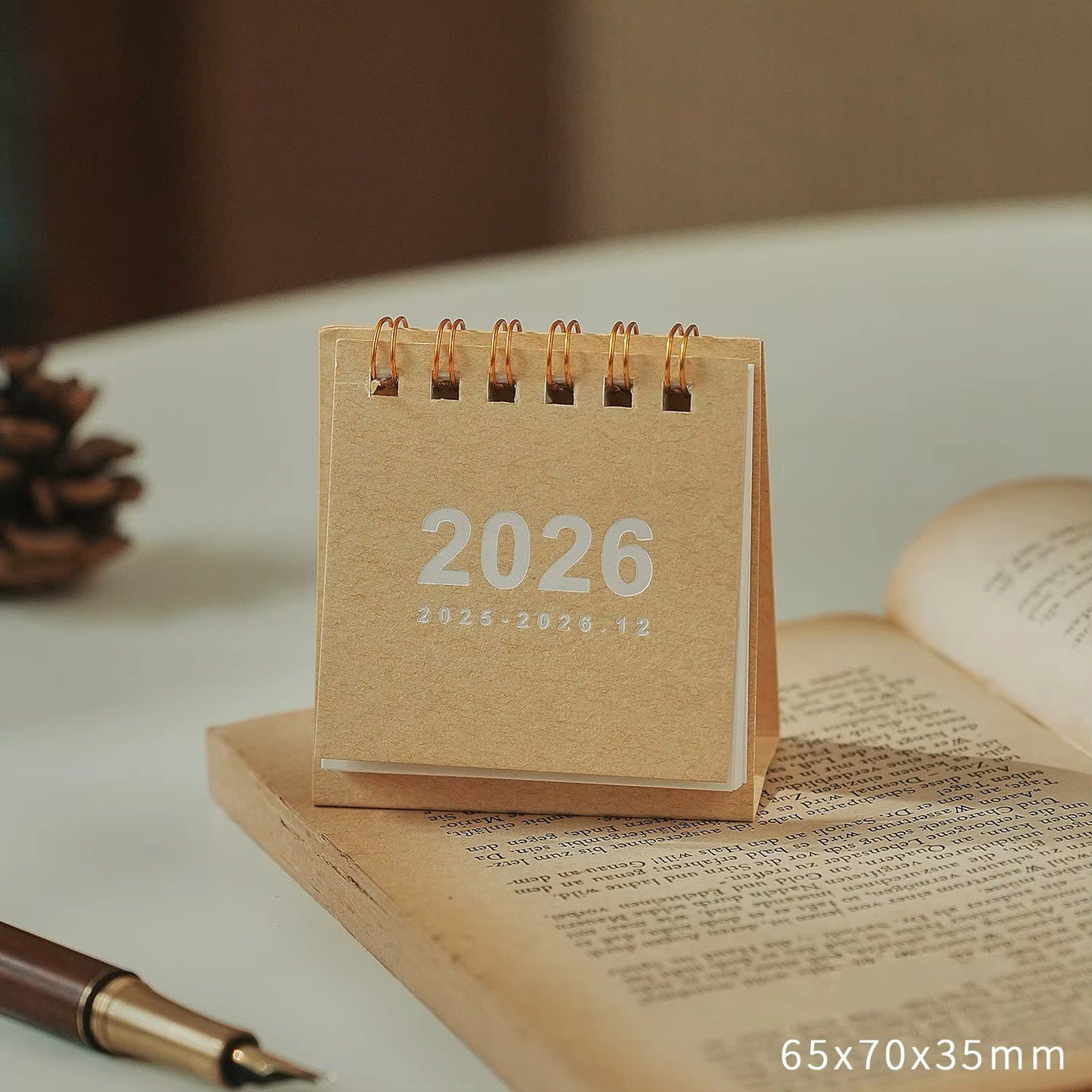 Calendario de escritorio mini sencillo 2026 – Calendario de mesa de pie compacto