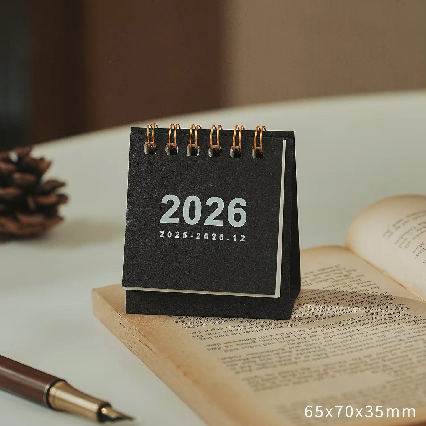 Calendario de escritorio mini sencillo 2026 – Calendario de mesa de pie compacto