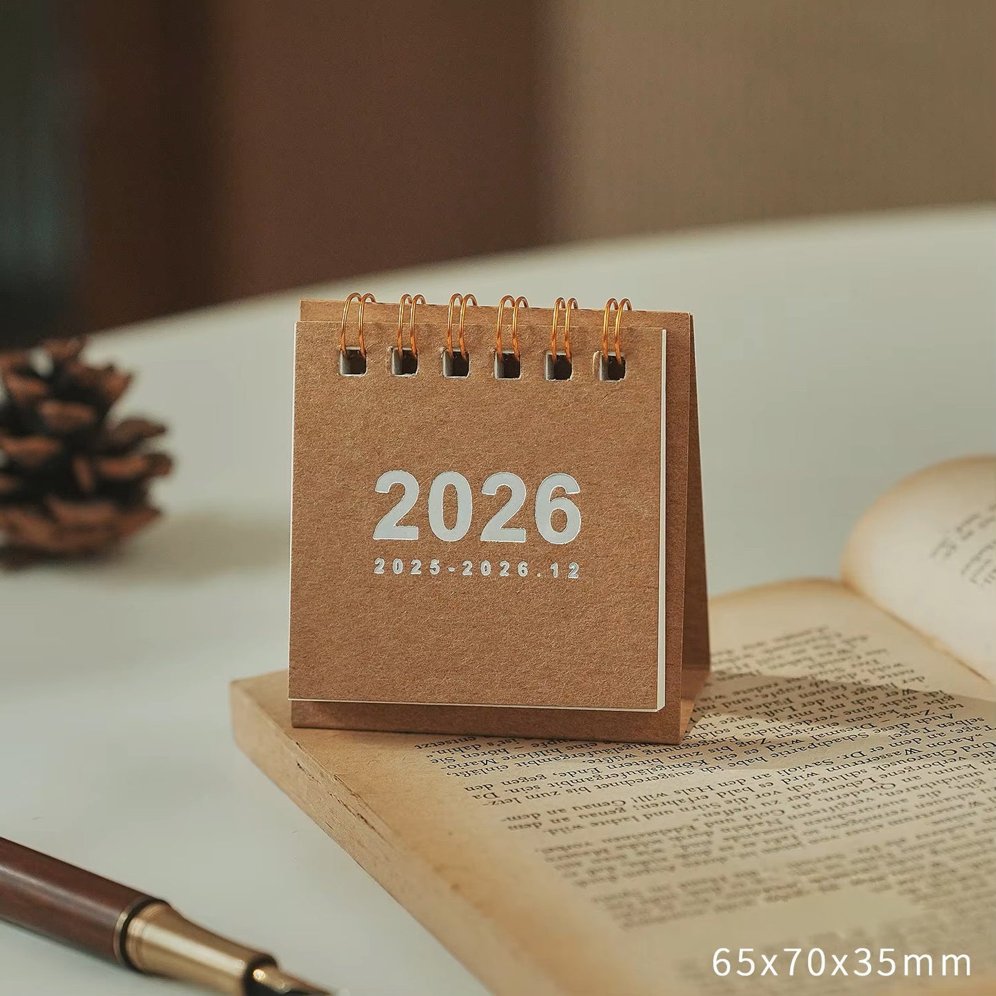 Calendario de escritorio mini sencillo 2026 – Calendario de mesa de pie compacto