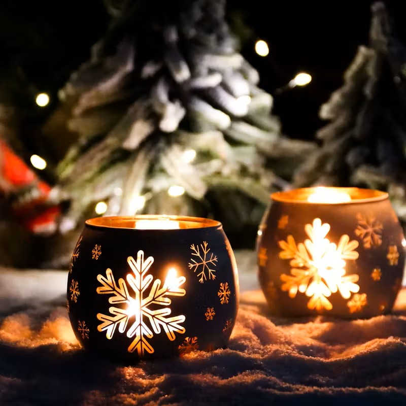 Set of 2 Glass Candle Holders with Snowflake Design