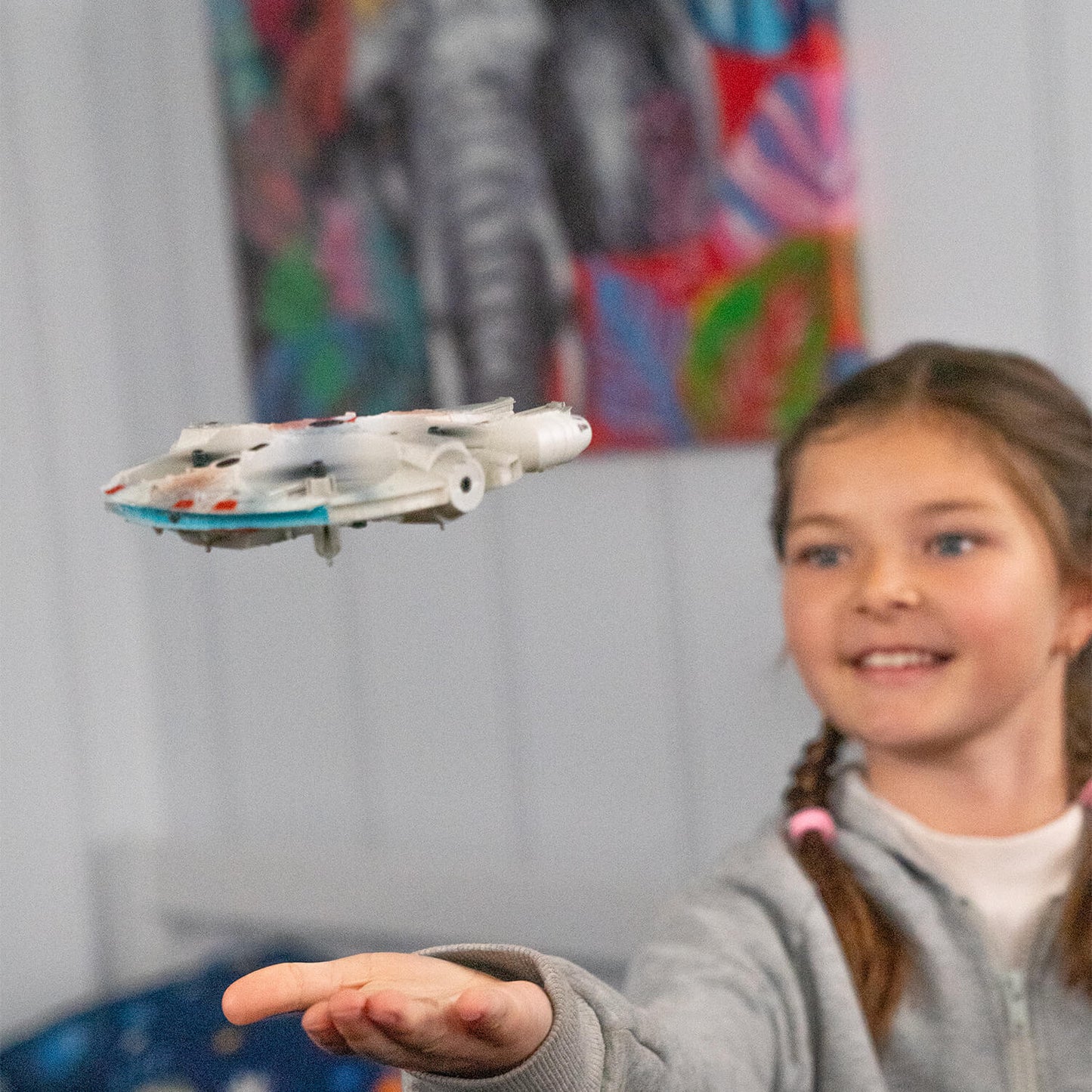 Drone Quadricóptero com Sensor de Movimento Millennium Falcon Star Wars