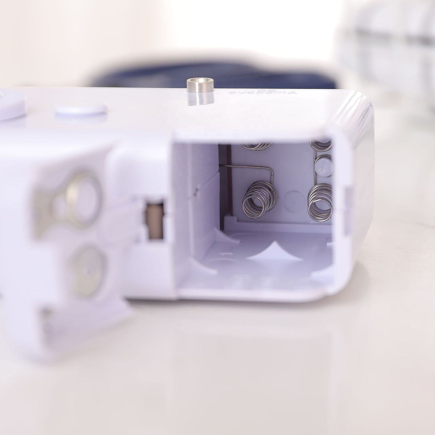 Máquina de Costura Portátil de Mão - Mini Costurador Elétrico Sem Fios para Reparações Rápidas